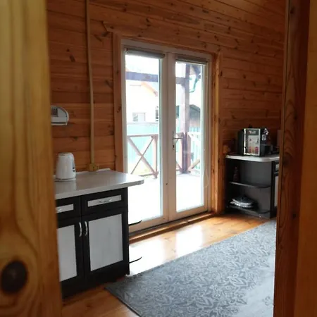 Деревянный коттедж Veranda *